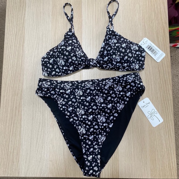 Dippin daisy’s daisy top and high waisted bottoms - Picture 2 of 6